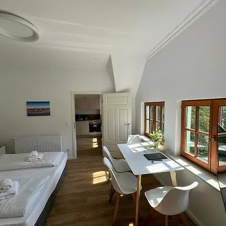 Carl I & Carl Ii Apartment *